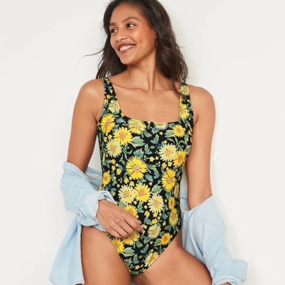 NWT Old Navy Square Neck French Cut One Piece Swimsuit in Daisy Print